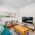 Stunning Villa In Midtown, Private Courtyard
