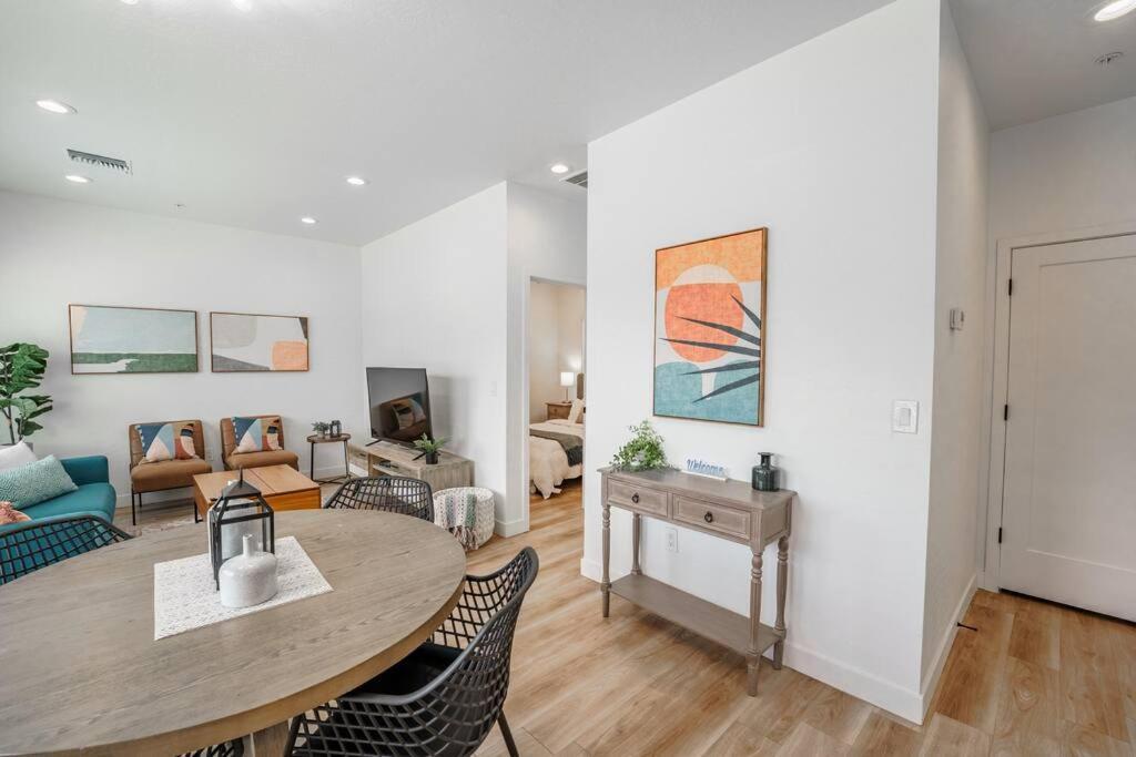 Stunning In Midtown, Private Courtyard Villa