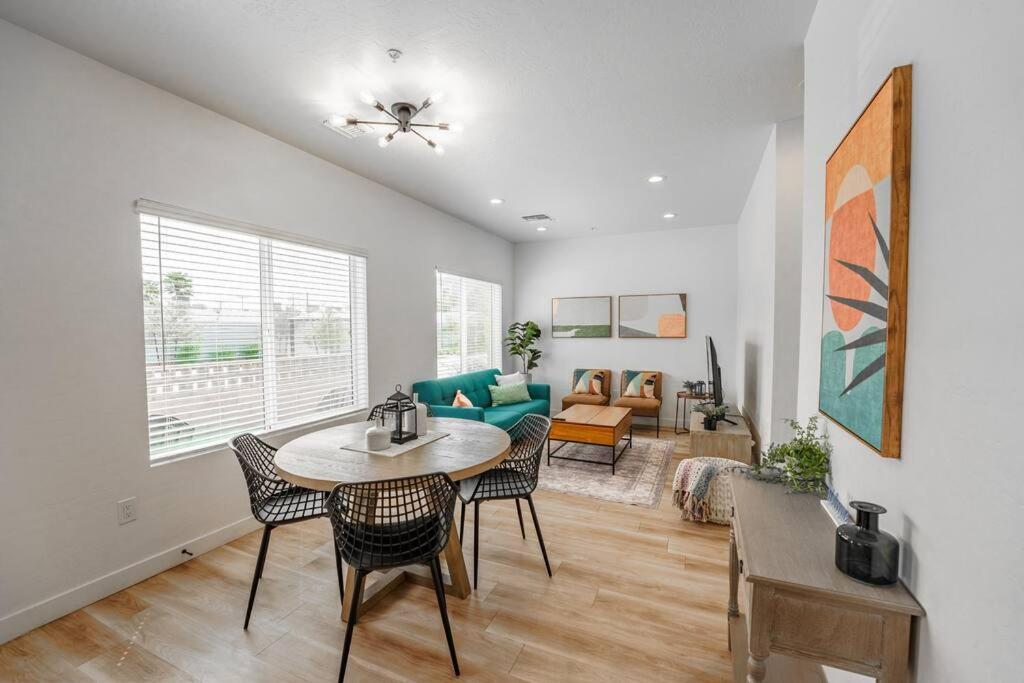 Stunning In Midtown, Private Courtyard Villa